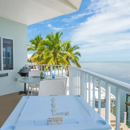 Stunning Ocean View Private Unit W Full Kitchen! Villa